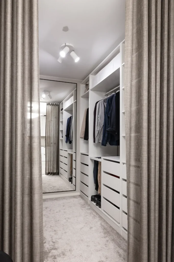 Vaatehuone ja säilytysratkaisut tyylikkäästi toteutettuna – sisustussuunnittelu Espoo Soukka