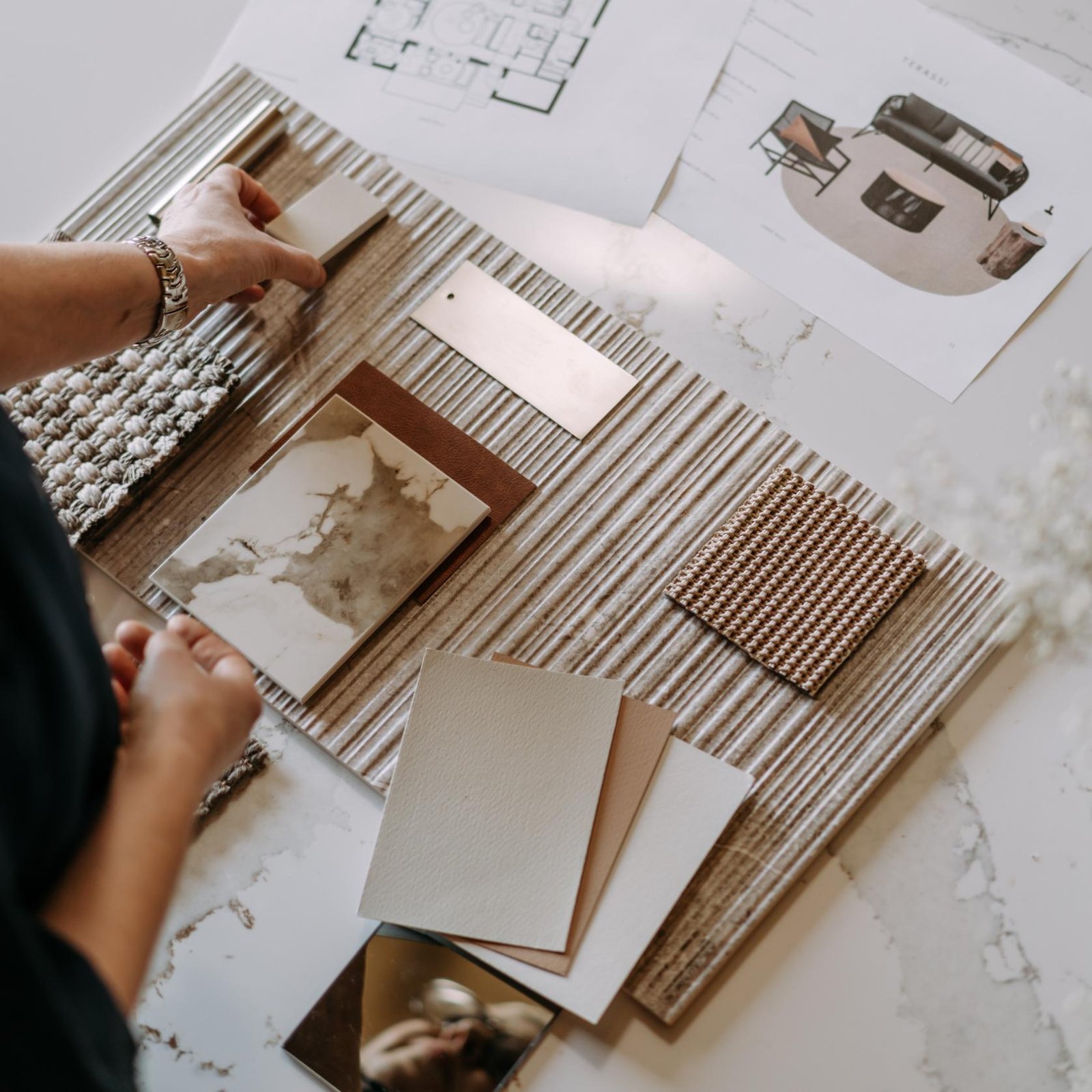 Sisustussuunnittelun Palveluprosessi - Sisustussuunnittelija suunnittelutyössään